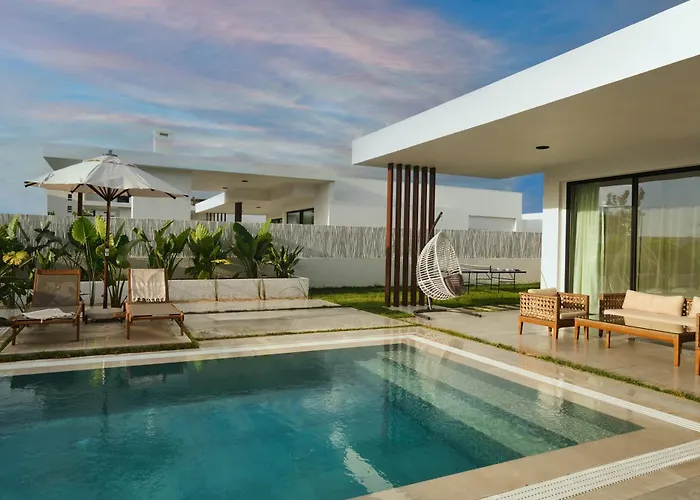 Villa Ashta / Minimal *