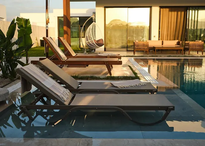 Ashta / Minimal Villa