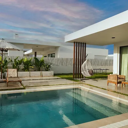 Villa Ashta / Minimal *