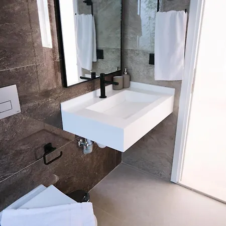 Ashta / Minimal *