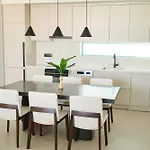 Ashta / Minimal Вилла
