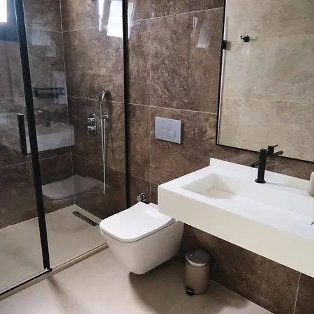 Villa Ashta / Minimal *