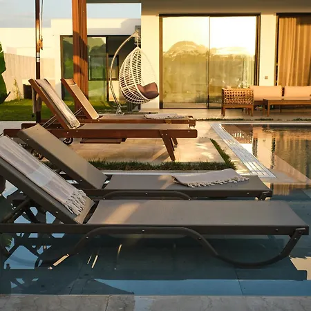 Ashta / Minimal Willa