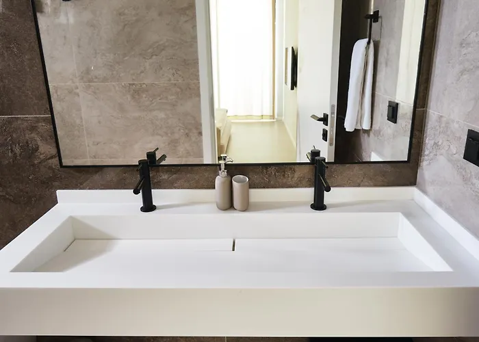 Ashta / Minimal Vila