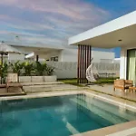 Villa Ashta / Minimal *